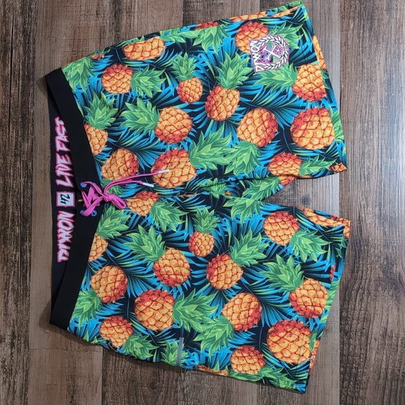 Dixxon Board shorts Size 42 In Tropical Pineapple 🍍 😉 All Over Print - Picture 1 of 9